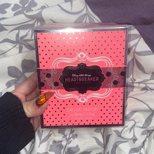 NWT- VICTORIAS SECRET HEARTBREAKER PERFUME